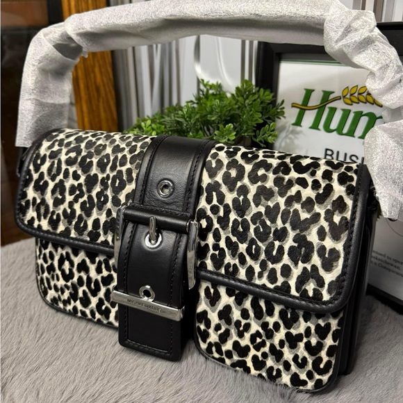 Michael Kors Colby Shoulder Bag - Picture 1 of 7